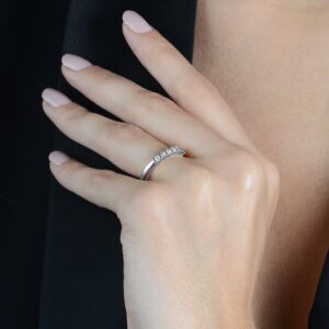 Anel Aparador Unic Ouro Branco e zircônia.